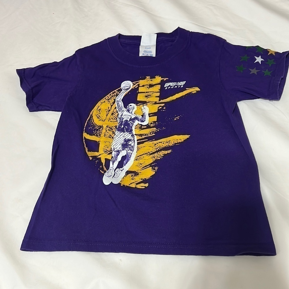 Vintage Upward Sports Kids Short Sleeve T Shirt sz XS basketball player graphic
